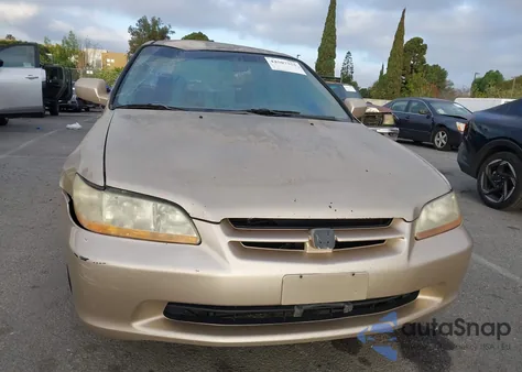 2000 Honda Accord 2.3 Lx from USA, damaged, VIN 1HGCG6655YA132368